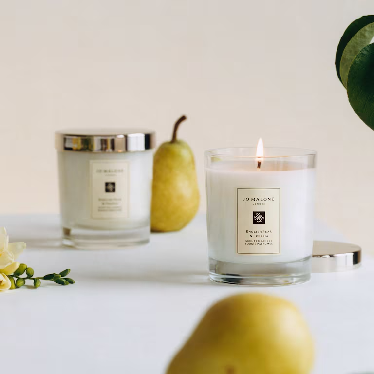 English Pear & Freesia Duftkerze – Bild 2